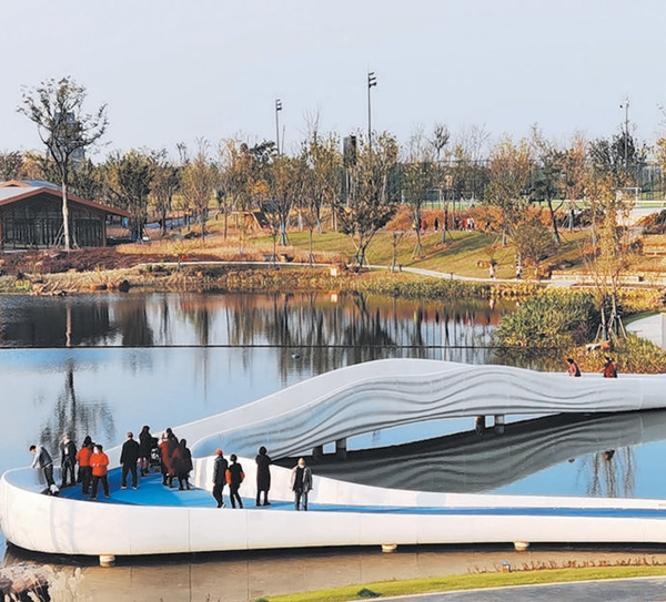 極光創(chuàng)新：成都驛馬河公園3D打印“流云橋”開(kāi)放迎客